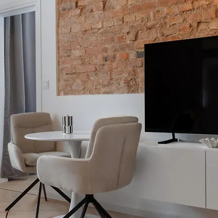 Fancy District Jezyce بوزنان